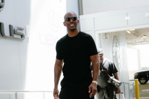 开云APP-他回家了！快船官方晒保罗归队照片！