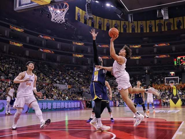 开云体育-CBA第15轮，上海男篮113比73战胜广东队