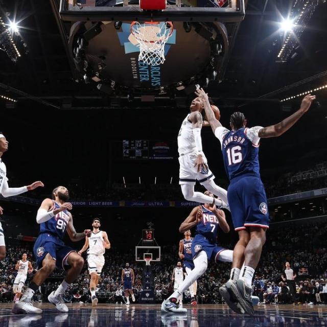 kaiyun-无极限！莫兰特再度升空 队友：他可以竞争第一控卫