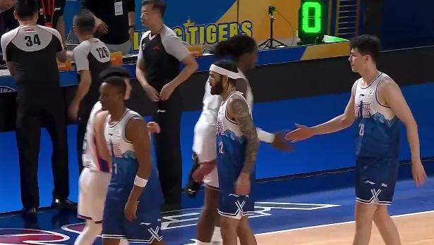 开云官网-CBA常规赛：齐麟25分&amp;amp;林庭谦22分，新疆106-101战胜天津